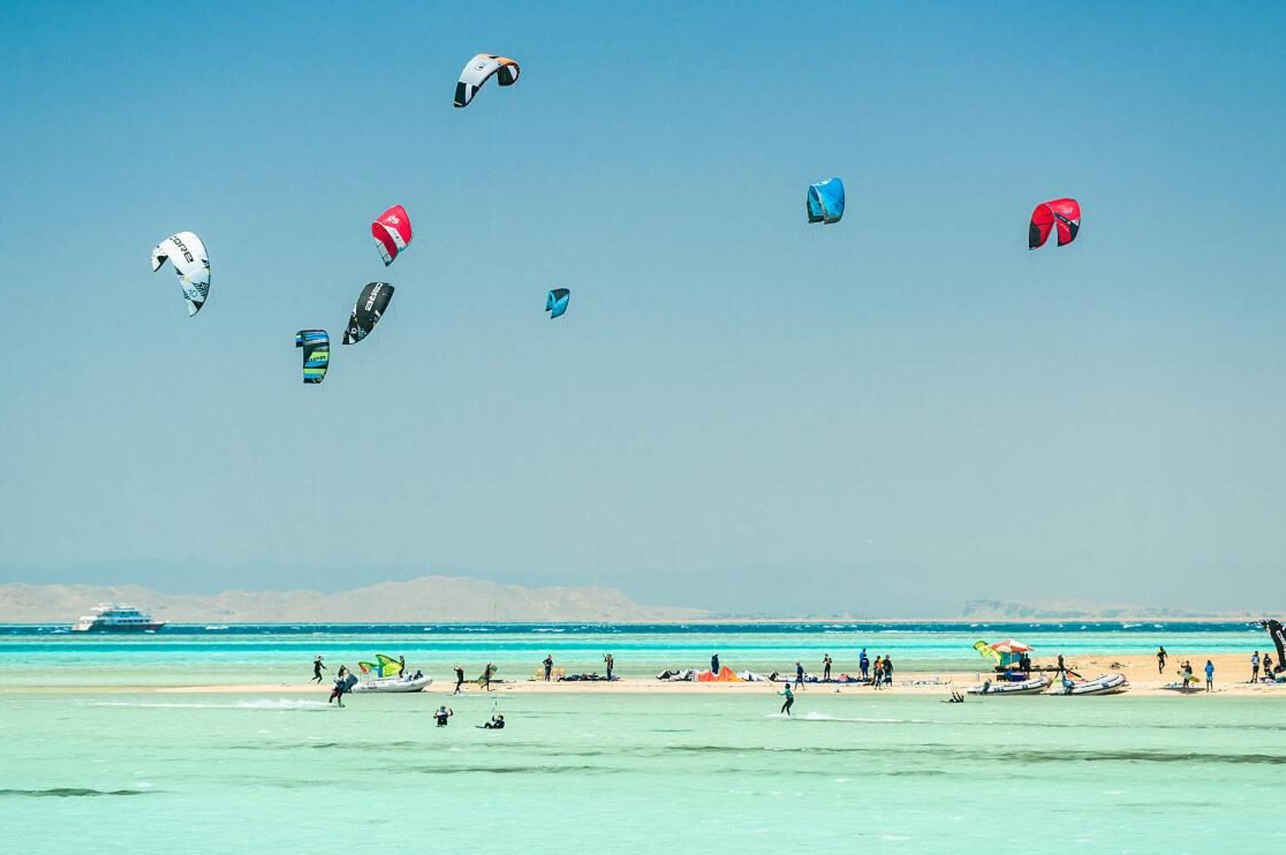 Kitesurfing