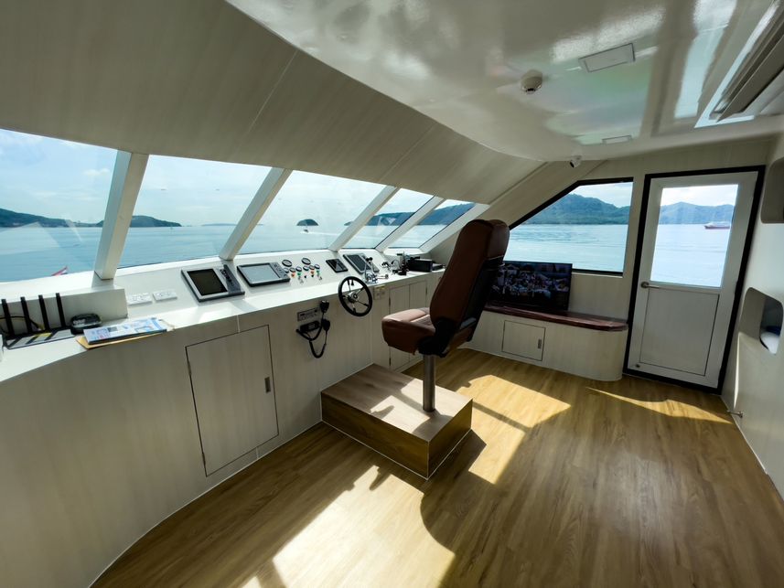 Captains Helm - Mandarin Queen 9