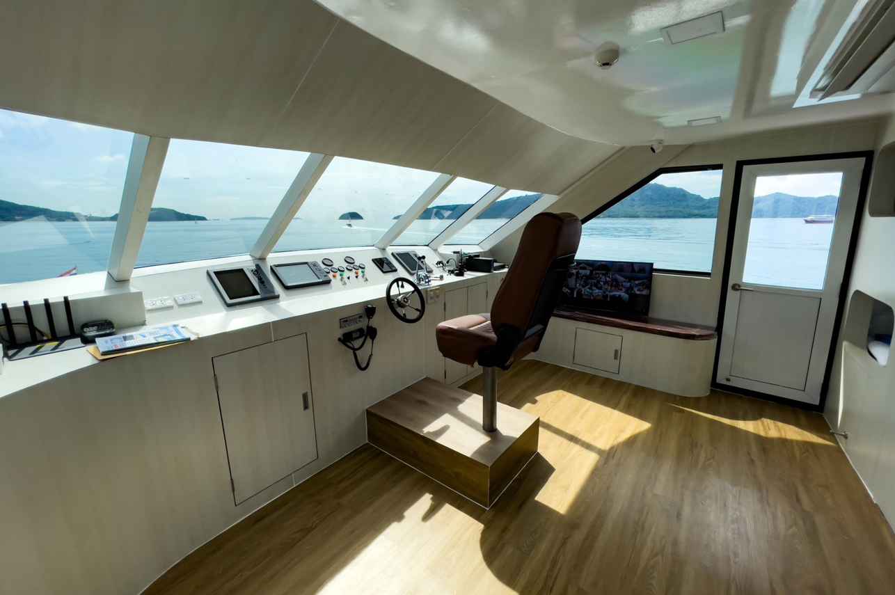 Captains Helm - Mandarin Queen 9
