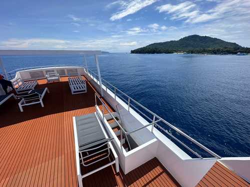Dive deck