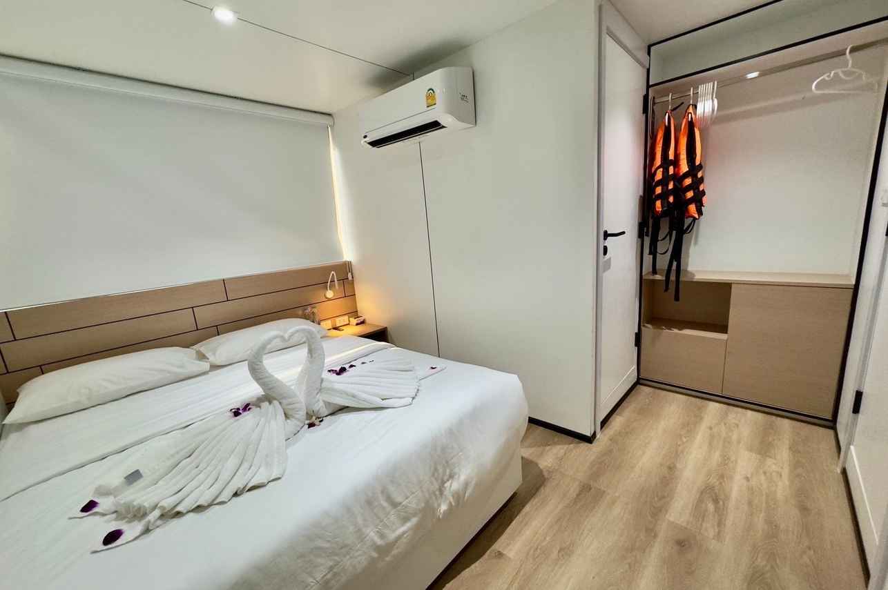 Double Cabin - Mandarin Queen 9