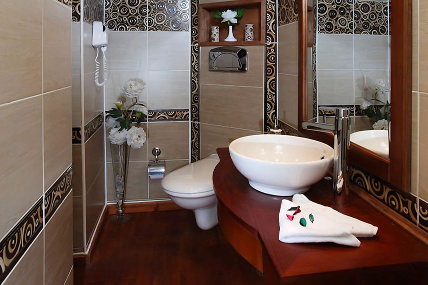 Merit Dahabiya I - En-suite Bathroom