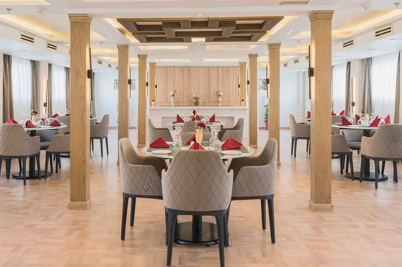 Merit Star - Dining Room