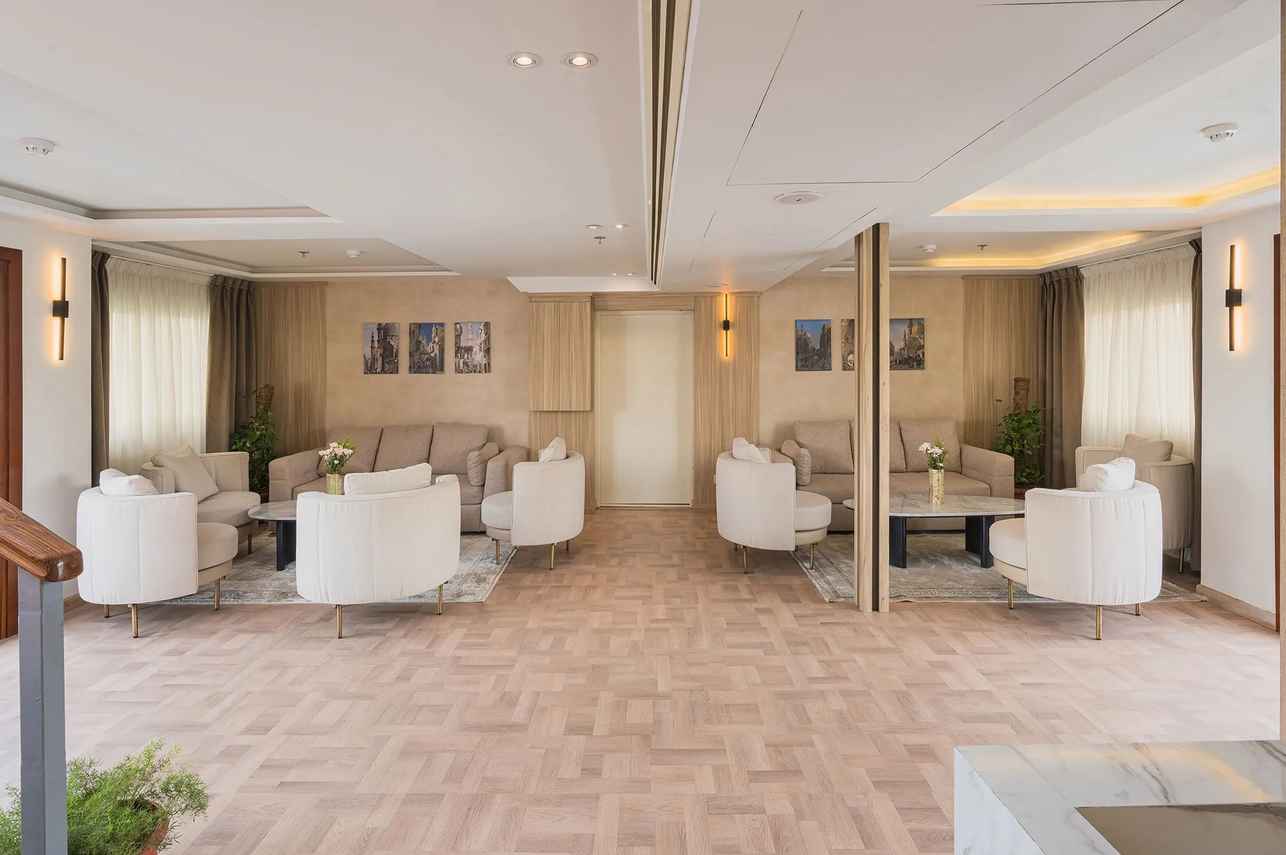 Merit Star - Indoor Saloon