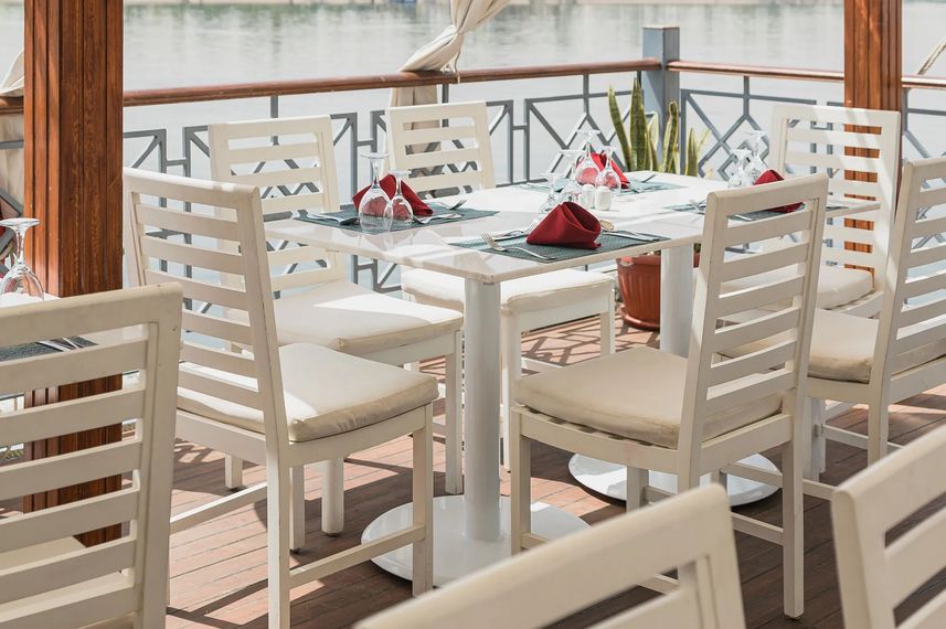 Merit Star - Outdoor Dining