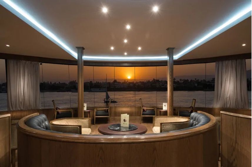 Bar and Lounge Area - Steigenberger Royale