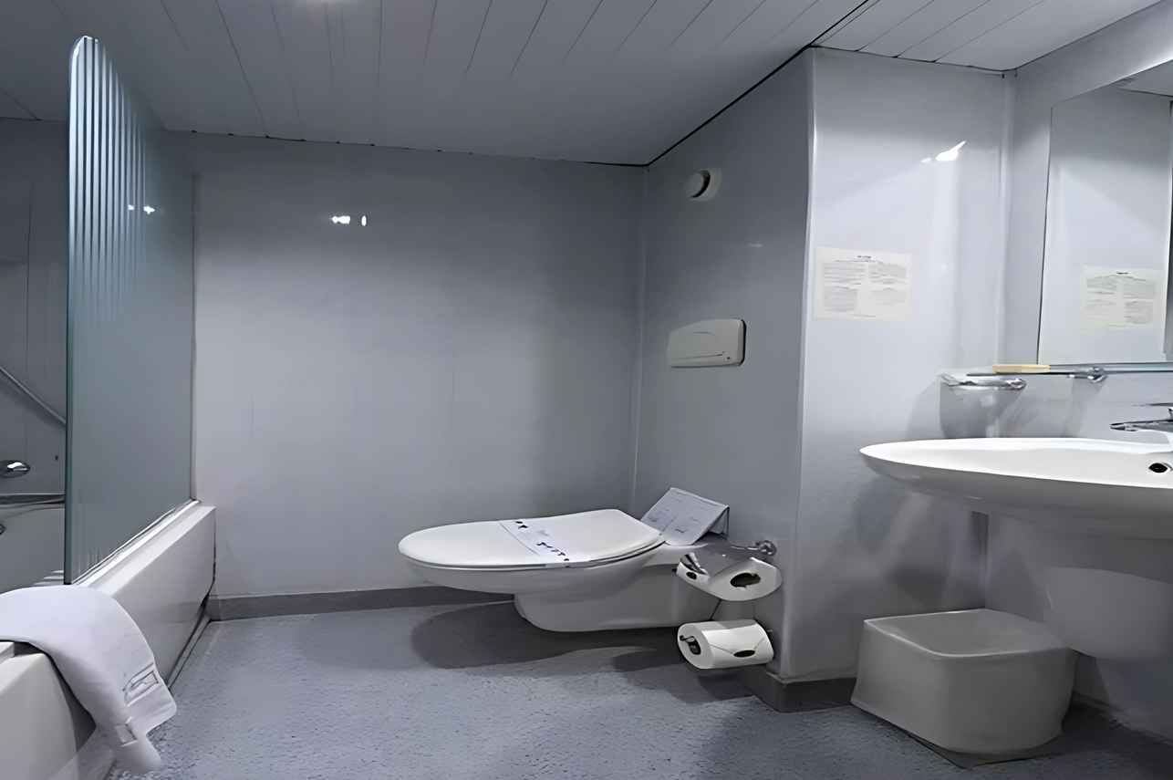 En-Suite bathrooms - Iberotel Crown Emperor