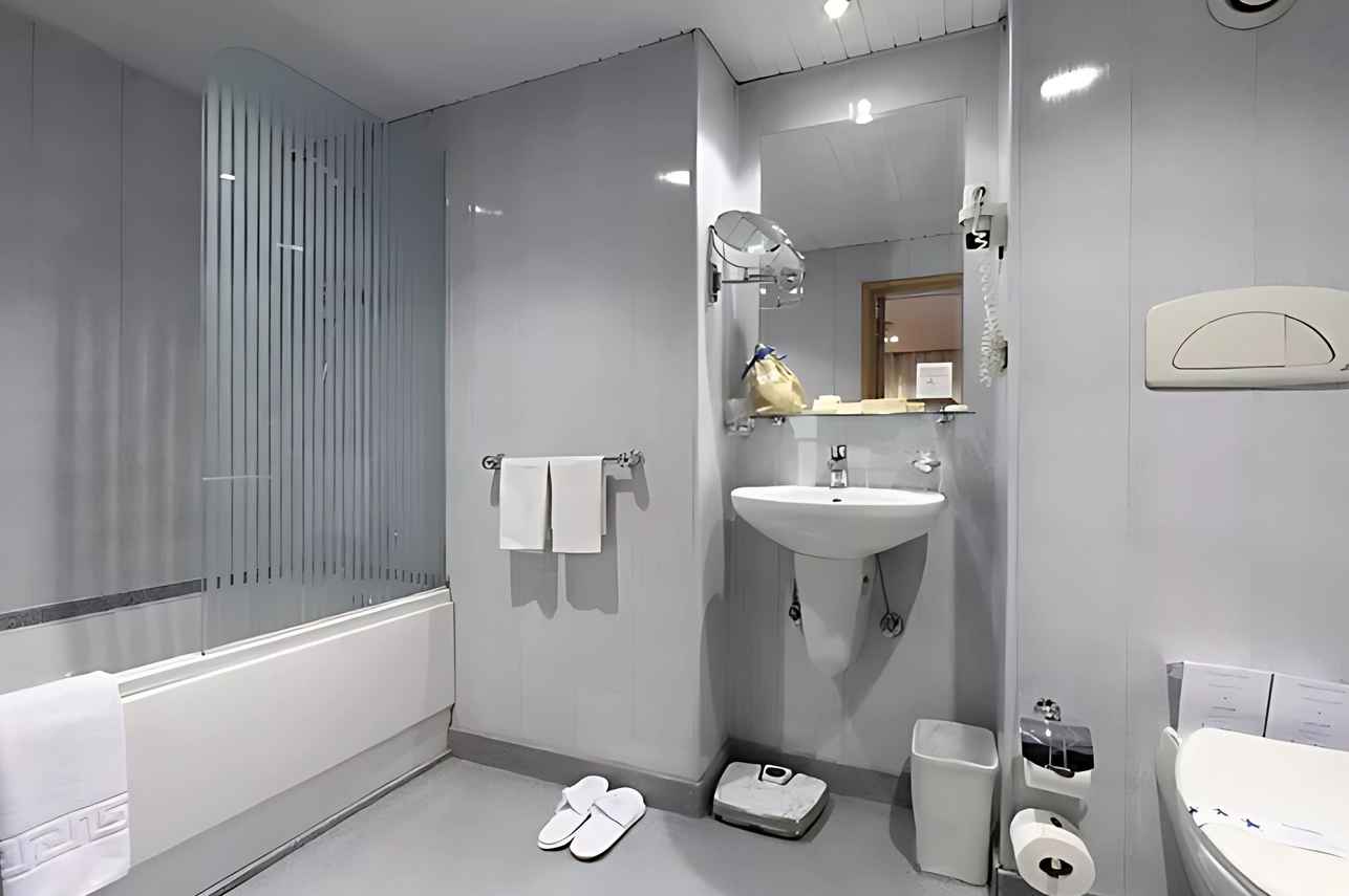 En-Suite bathrooms - Iberotel Crown Emperor