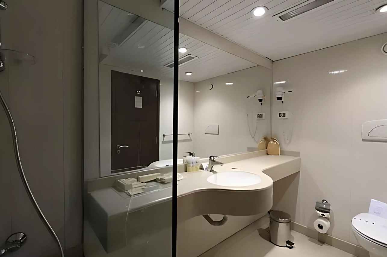 En-Suite bathrooms - Iberotel Crown Empress