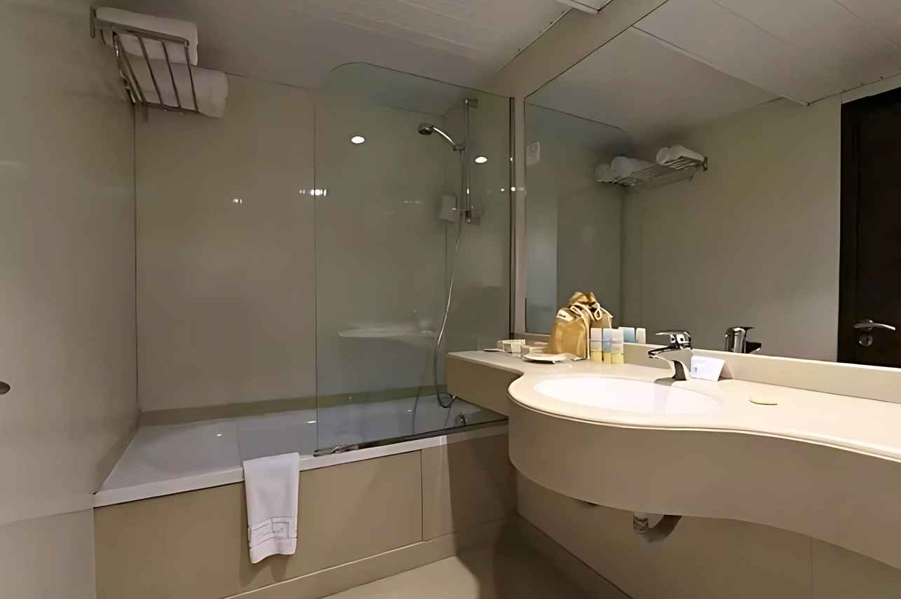 Bathtub