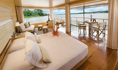 Deluxe Master Suite