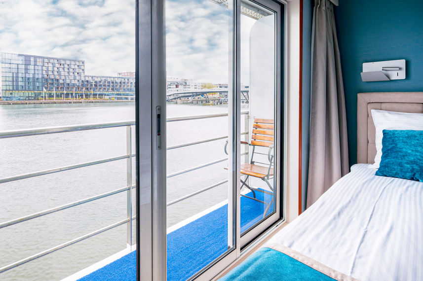 Cabin with Balcony