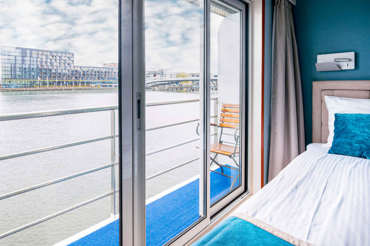 Cabin with Balcony