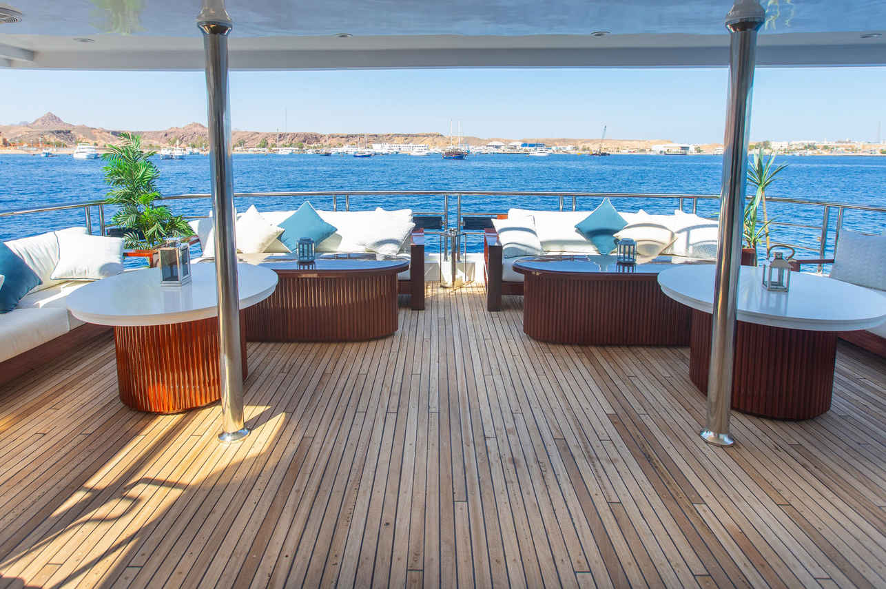 Outdoor Lounge - Eriny