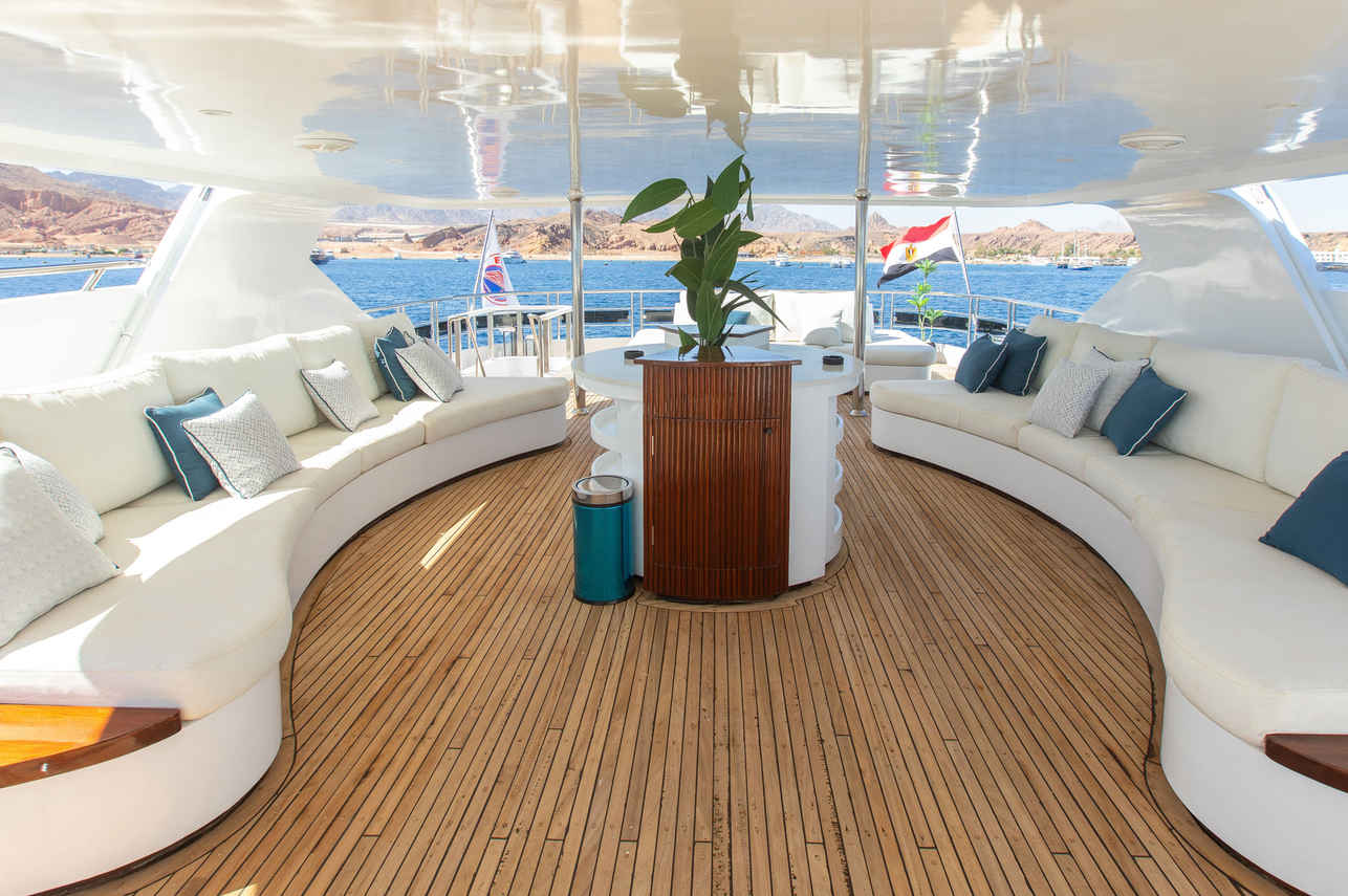Outdoor Lounge - Eriny