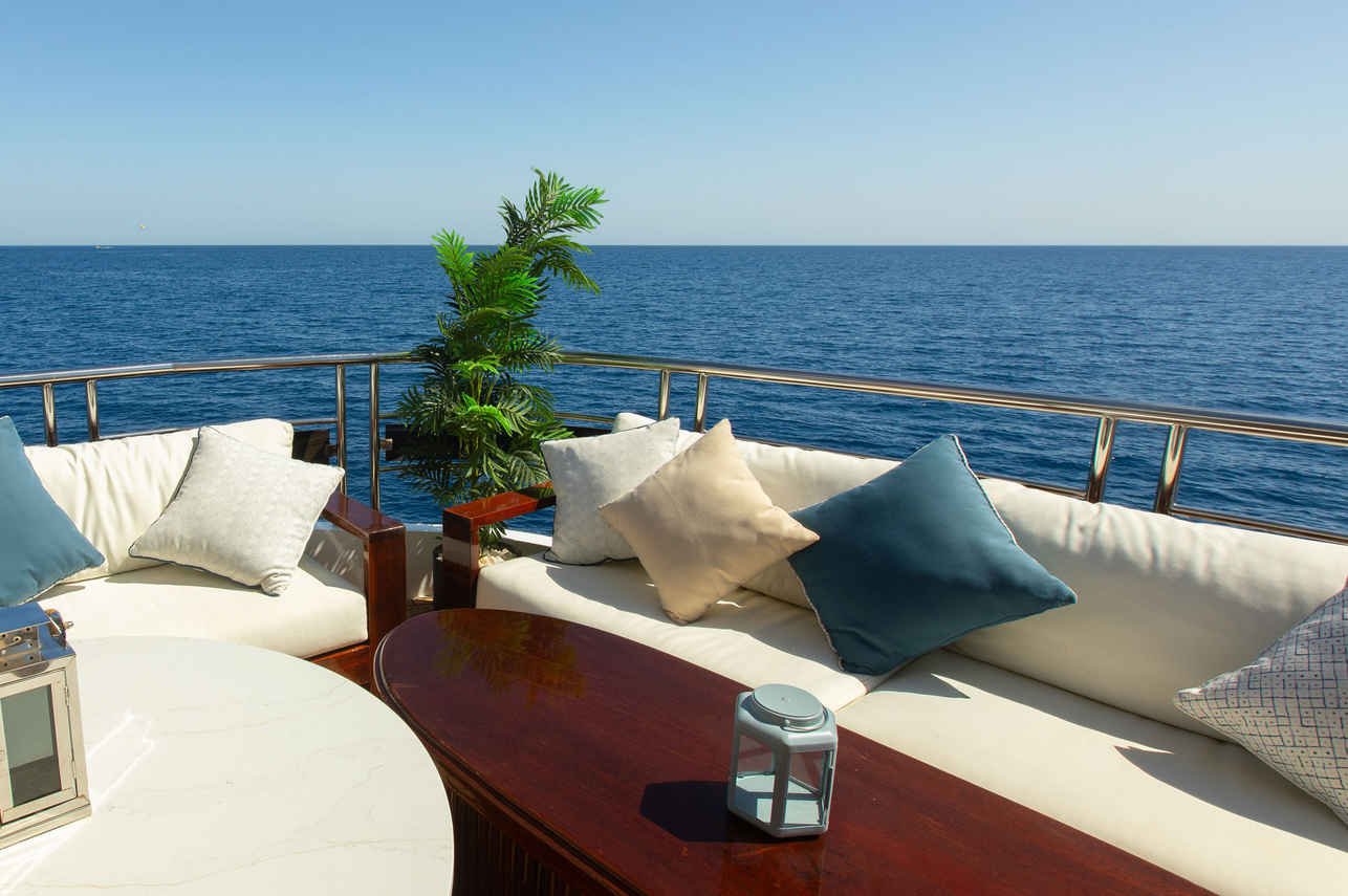 Outdoor Lounge - Eriny