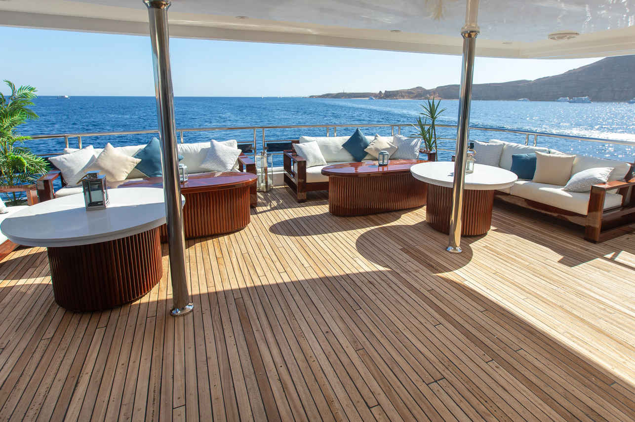 Outdoor Lounge - Eriny