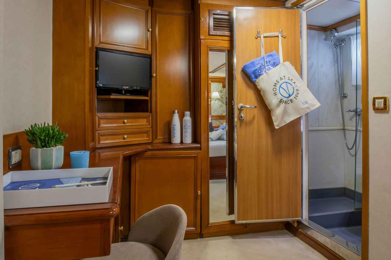 Main Deck Cabin - Callisto