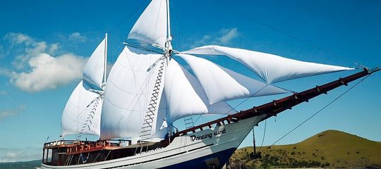 Dancing Wind liveaboard in Indonesia