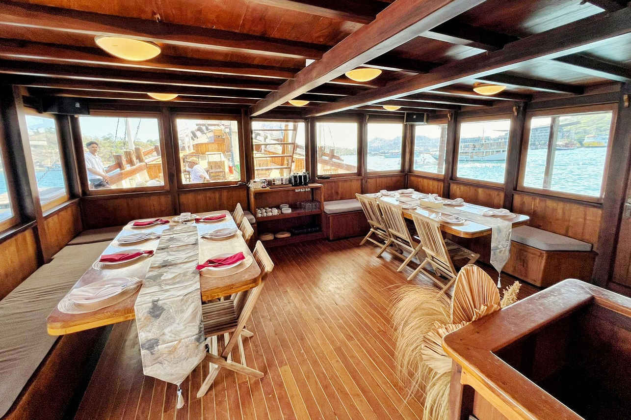 Dining Room - Leticia