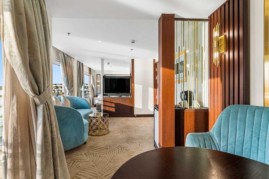 Executive Suite - Nebu