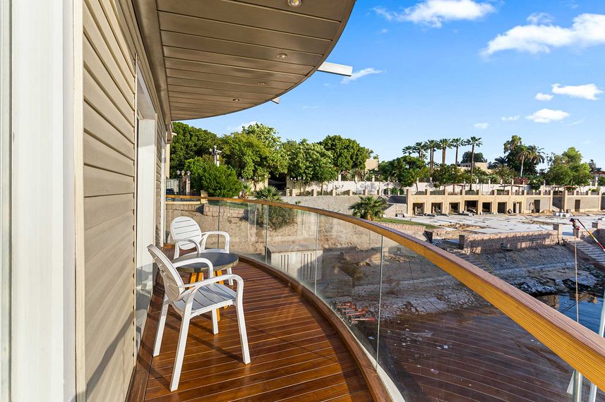 Owner Suite Balcony - Nebu