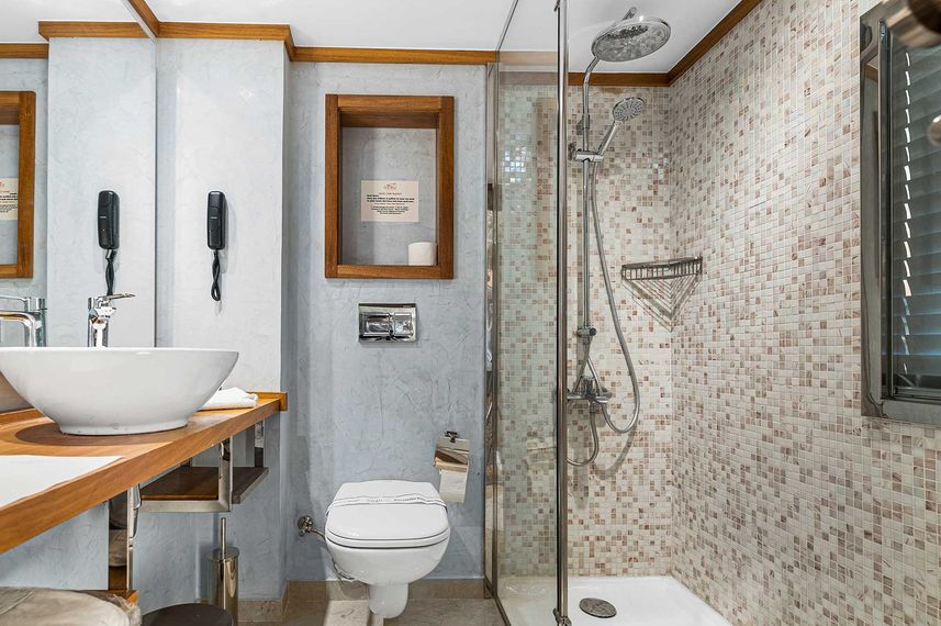 Standard Suite Bathroom - Nebu