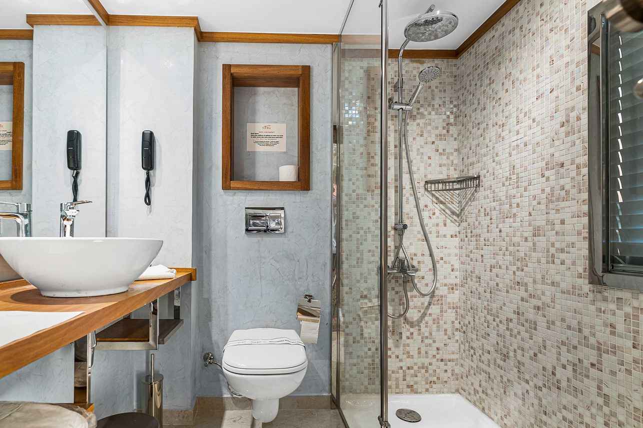 Standard Suite Bathroom - Nebu