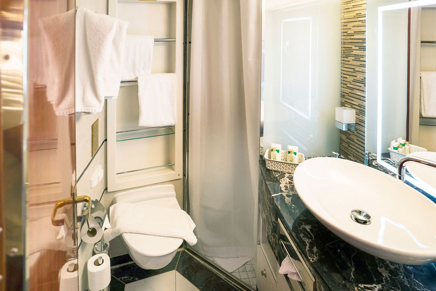 Triple Suite - Ensuite Bathroom 