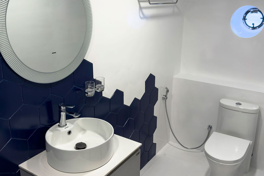 En-Suite bathrooms - Black Manta