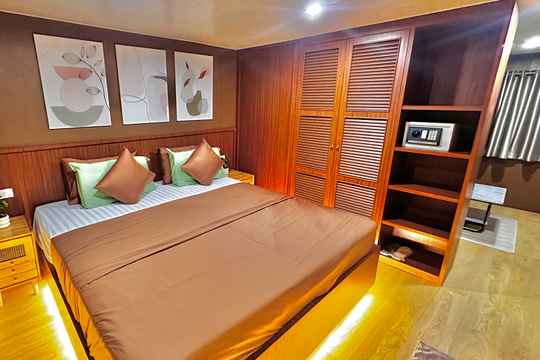 Master Suite Cabin