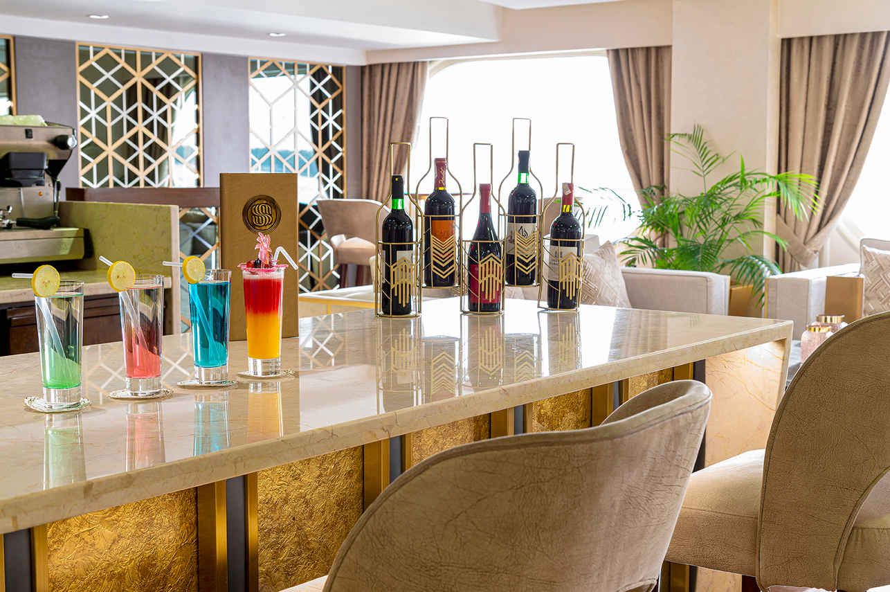 Bar Area - Sonesta Sun Goddess