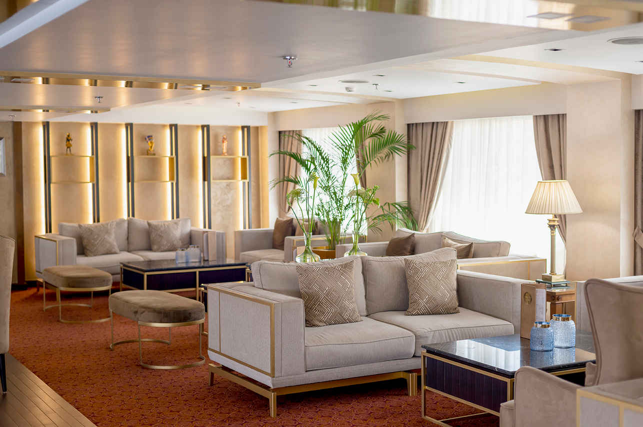 Bar and Lounge Area - Sonesta Sun Goddess