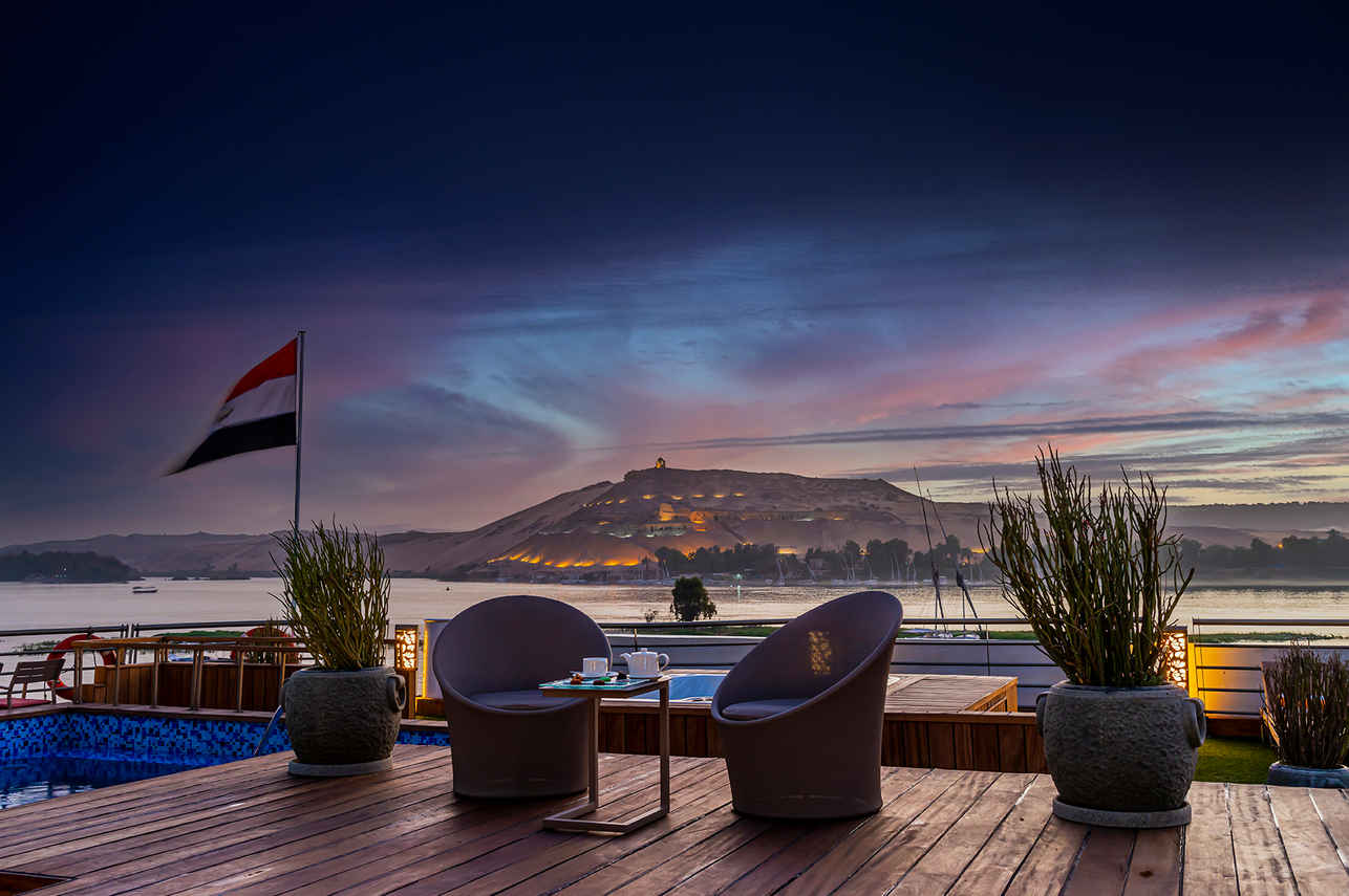 Sun Deck - Sonesta Sun Goddess