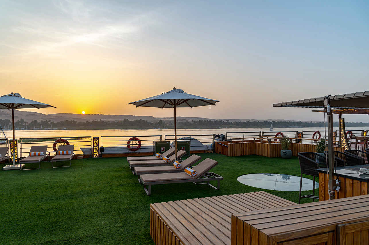 Sun Deck - Sonesta Sun Goddess