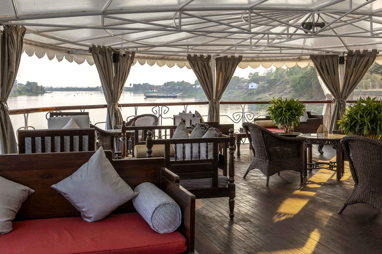 Bar et Salon extérieur - Jayavarman