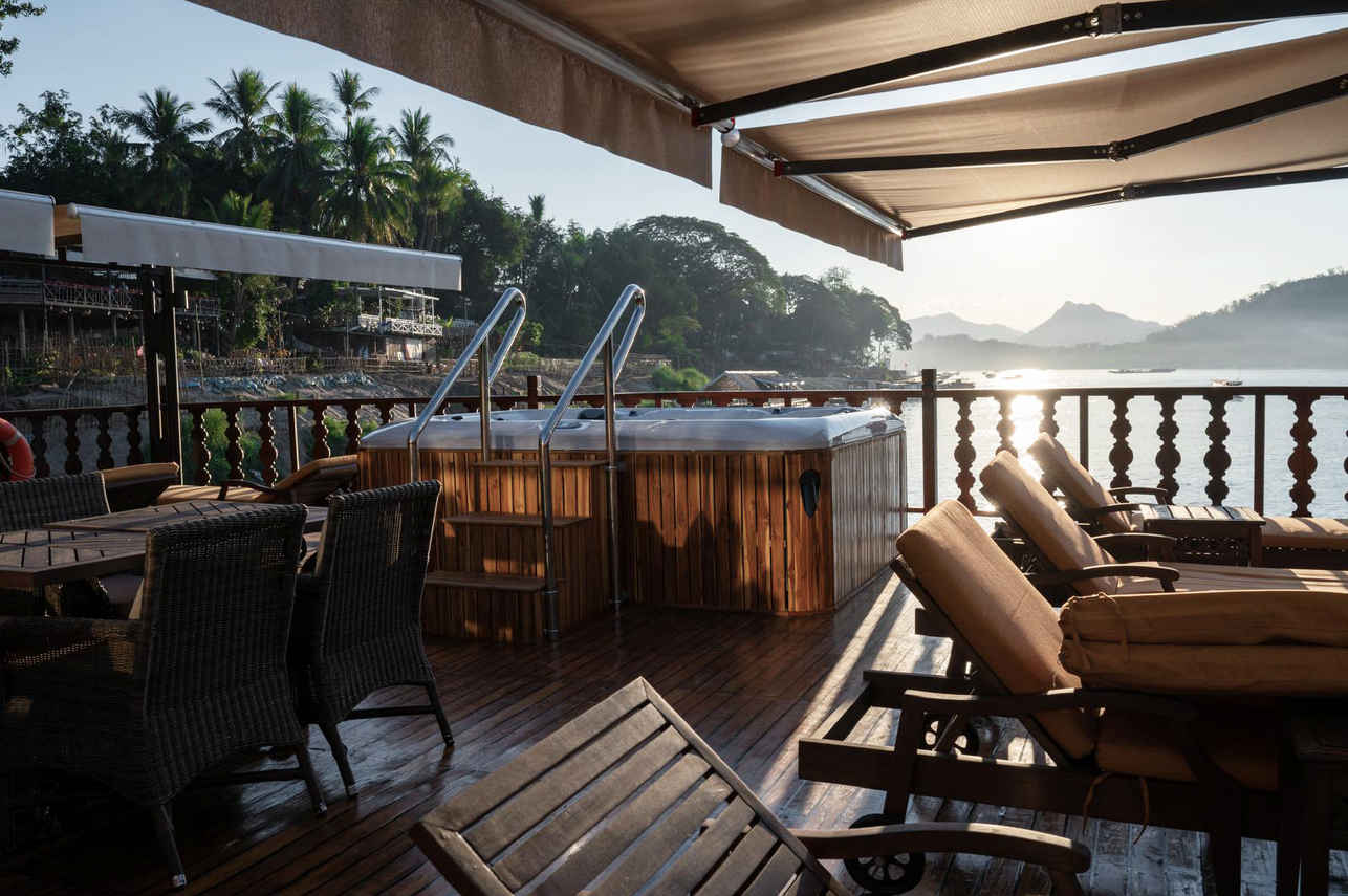 Sun Deck - Anouvong