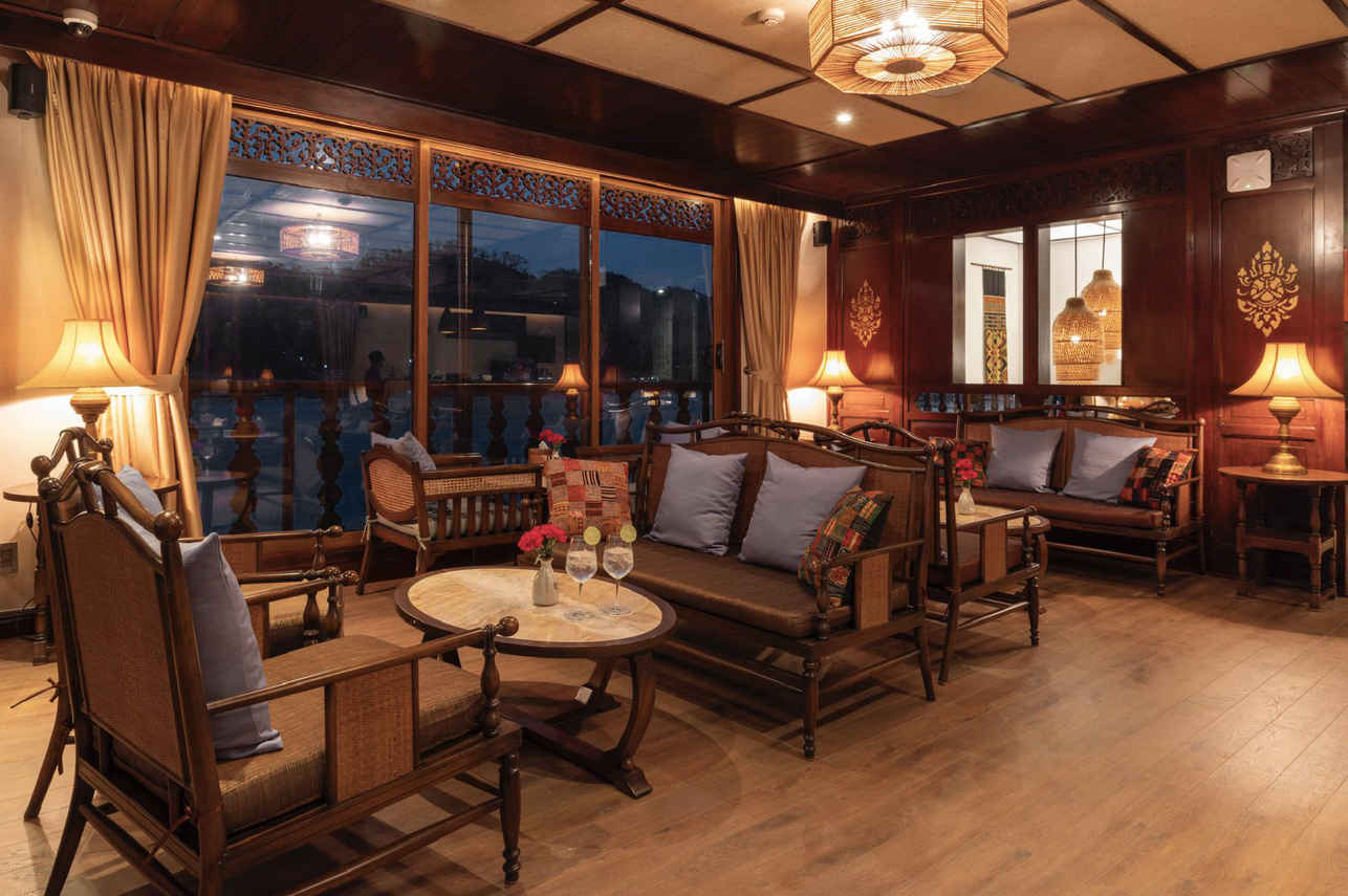 Indoor Saloon - Anouvong