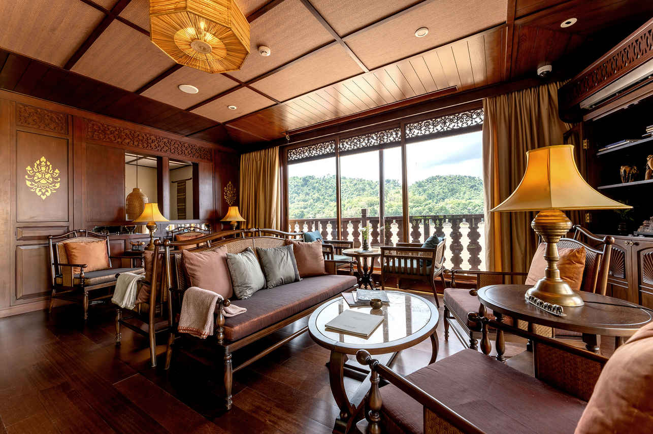 Indoor Saloon - Anouvong