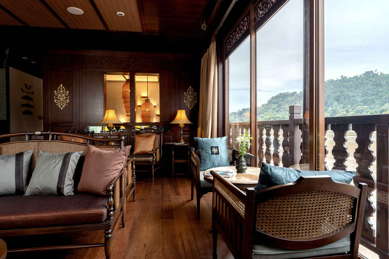Indoor Saloon - Anouvong