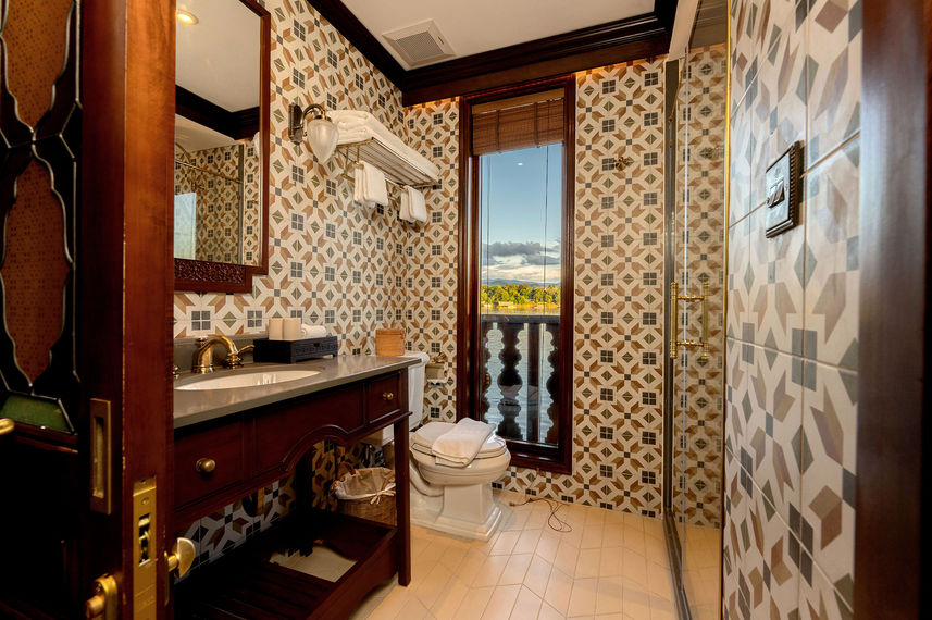 Deluxe - Ensuite Bathroom