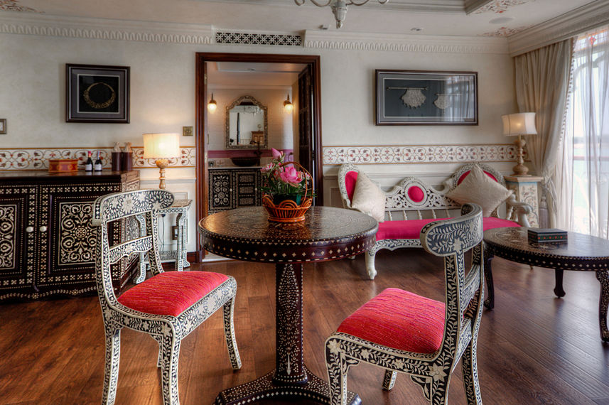 Noble Suite Sitting Area