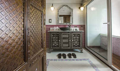 Noble Suite