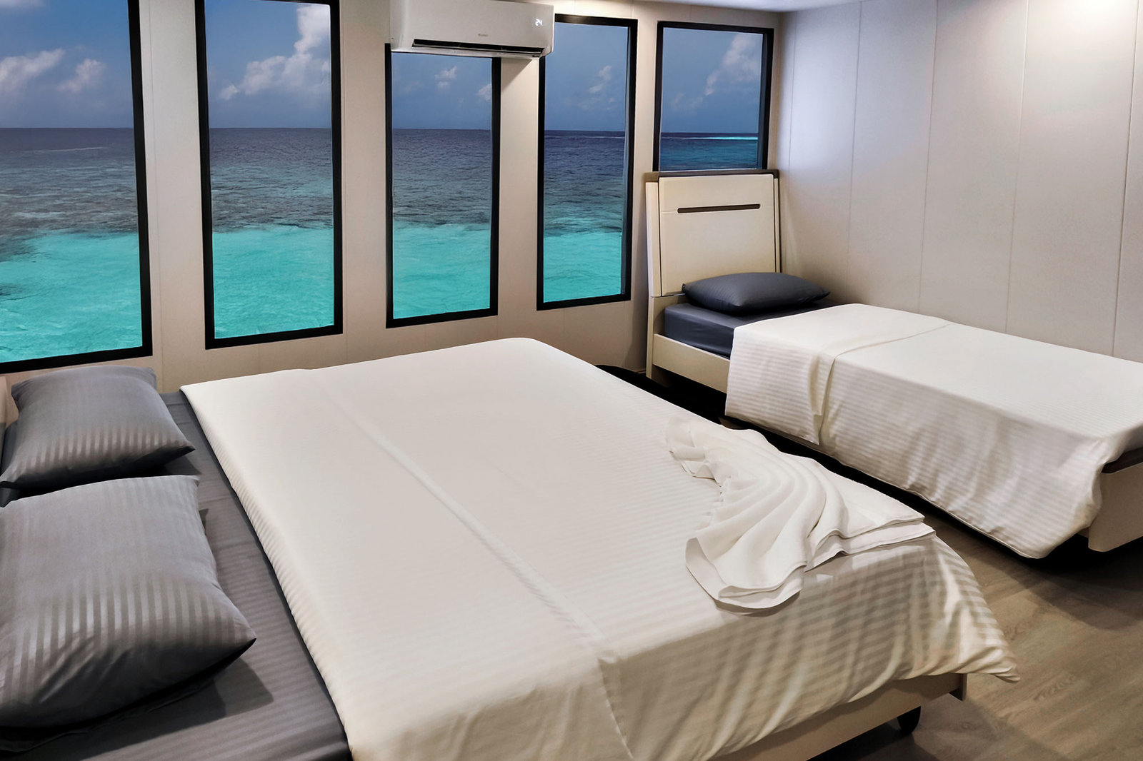 Suite Cabin Upper Deck, photo 1