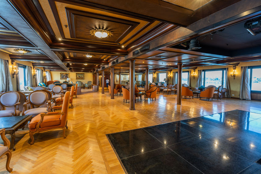 Indoor-Salon - City and Sea Adonis