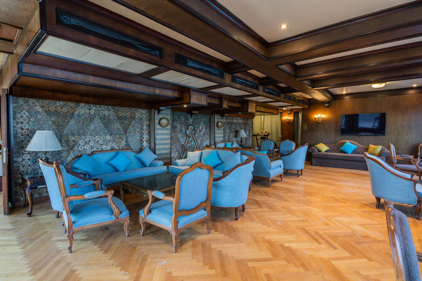 Indoor-Salon - City and Sea Adonis
