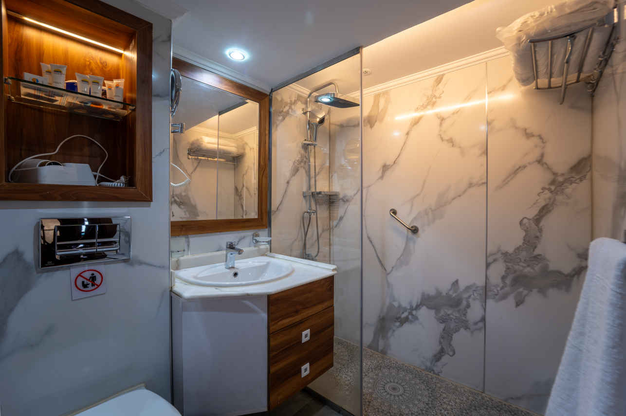 Salle de bain privée - City and Sea Adonis