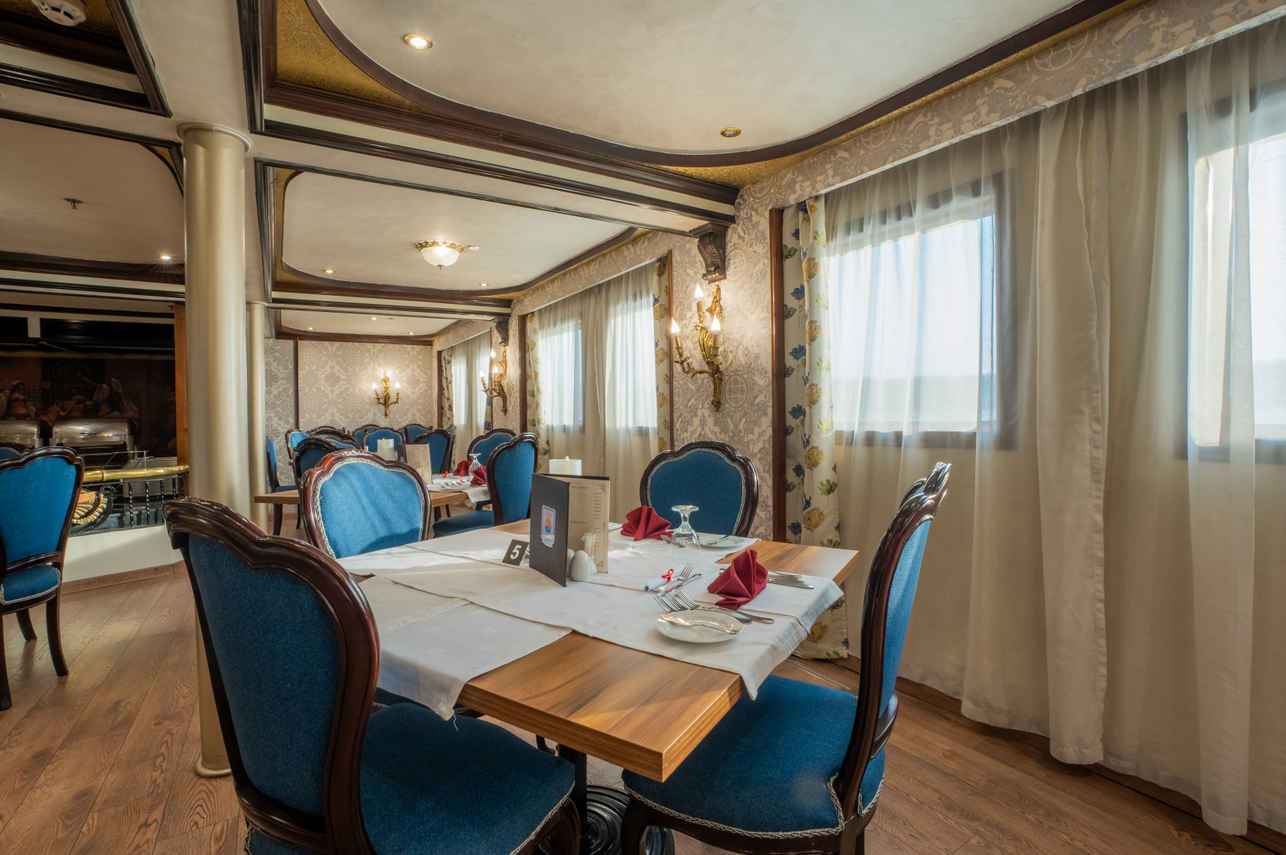 Salle à manger  - City and Sea Adonis