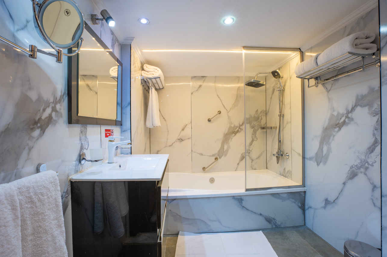Salle de bain privée - City and Sea Adonis