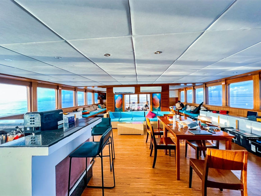 Dining Room - Divescape Cruiser